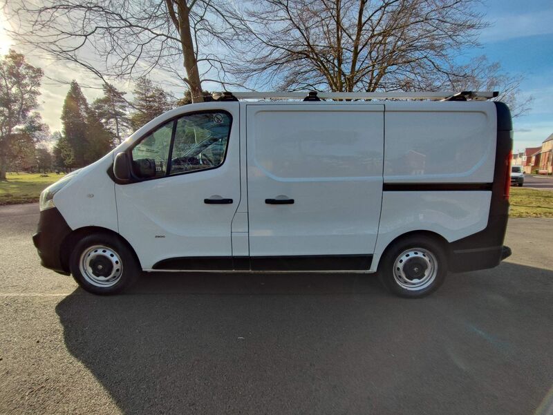 VAUXHALL VIVARO