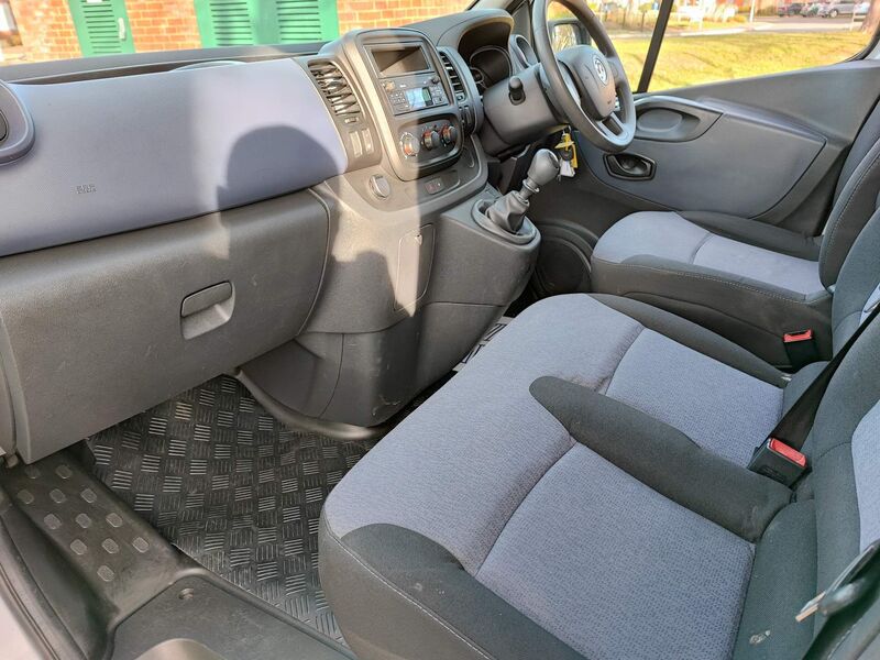 VAUXHALL VIVARO