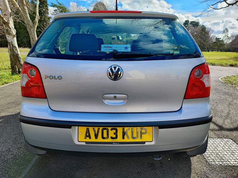 VOLKSWAGEN POLO