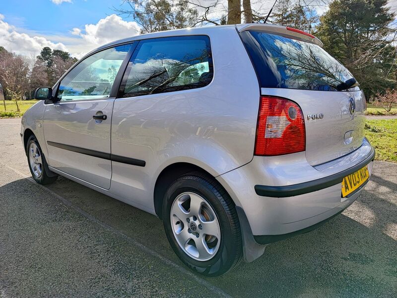 VOLKSWAGEN POLO