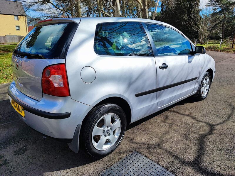 VOLKSWAGEN POLO