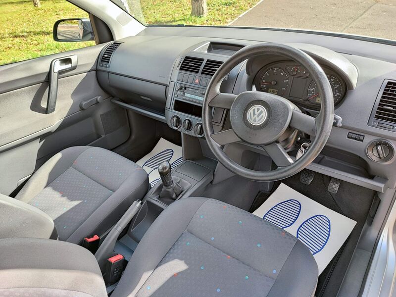 VOLKSWAGEN POLO
