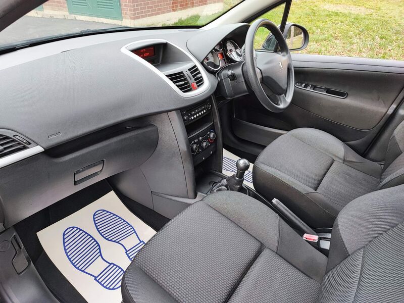 PEUGEOT 207