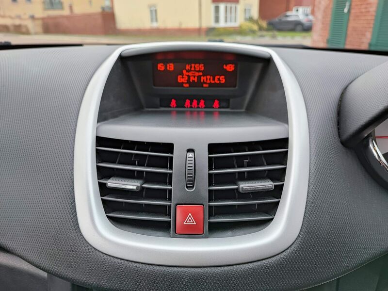 PEUGEOT 207