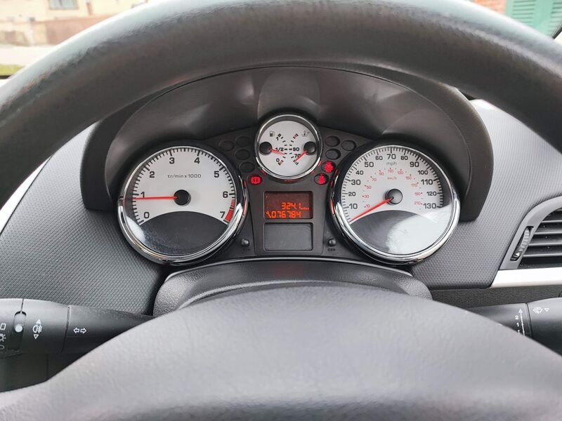 PEUGEOT 207
