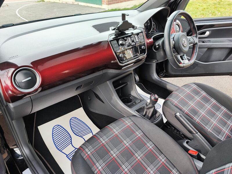 VOLKSWAGEN UP