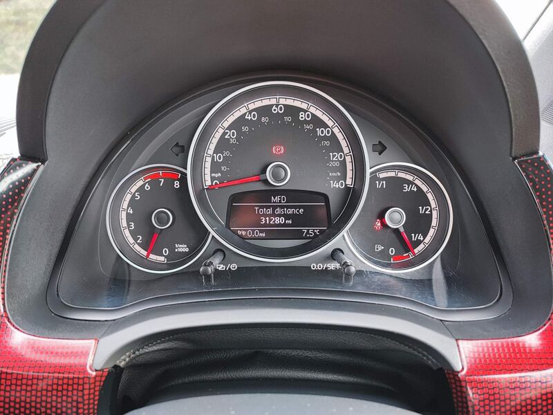 VOLKSWAGEN UP
