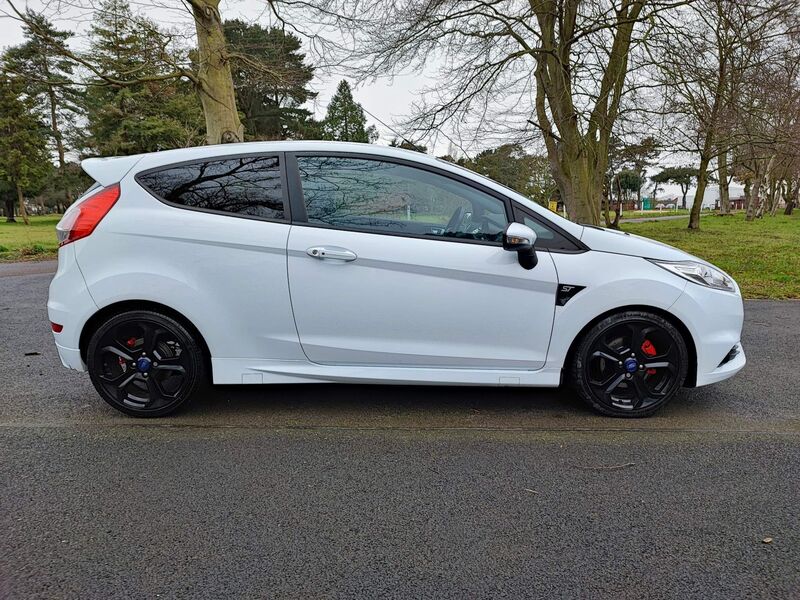 View FORD FIESTA 1.6T EcoBoost ST-3 Euro 5 (s/s) 3dr
