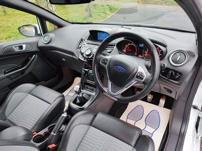 View FORD FIESTA 1.6T EcoBoost ST-3 Euro 5 (s/s) 3dr