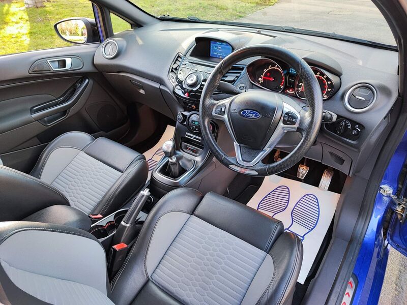 View FORD FIESTA 1.6T EcoBoost ST-3 Euro 5 (s/s) 3dr