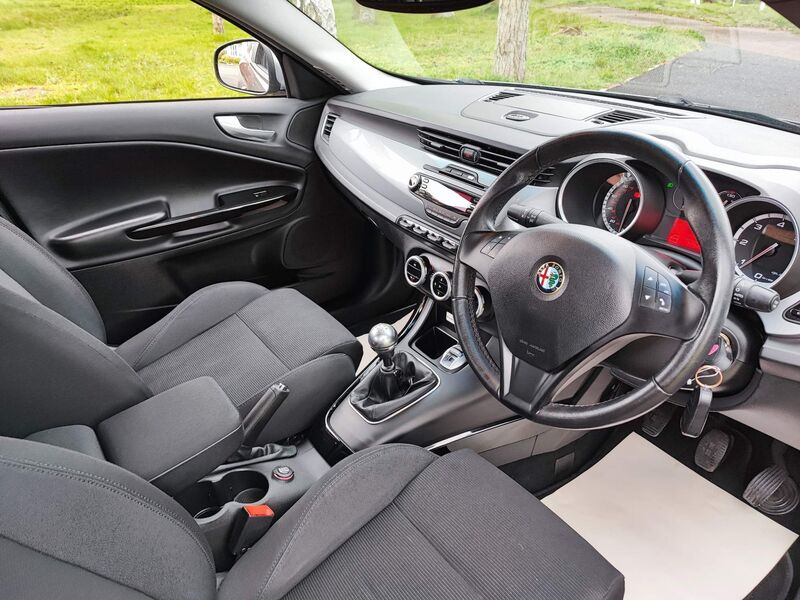 View ALFA ROMEO GIULIETTA 1.6 JTDM-2 Lusso Euro 5 (s/s) 5dr