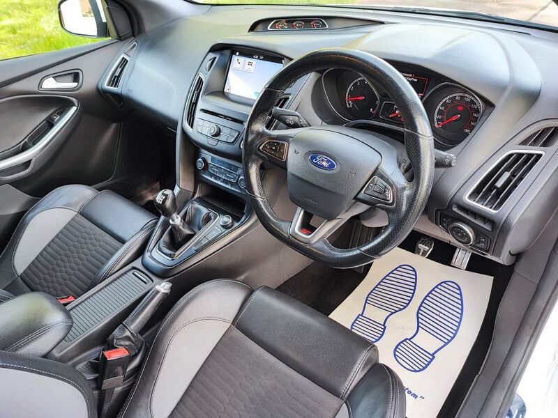 View FORD FOCUS 2.0T EcoBoost ST-2 Euro 6 (s/s) 5dr