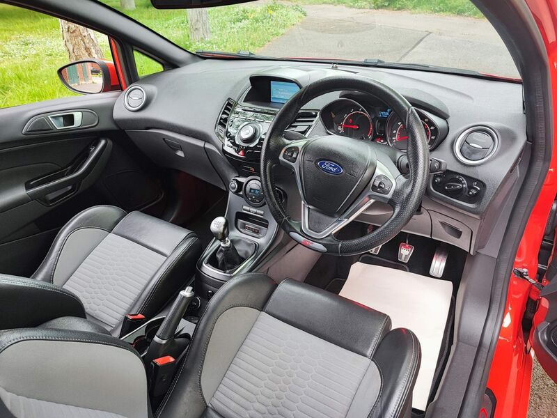 View FORD FIESTA 1.6T EcoBoost ST-3 Euro 6 3dr