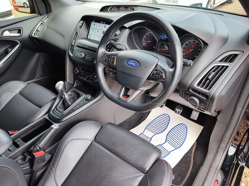 View FORD FOCUS 2.0T EcoBoost ST-3 Euro 6 (s/s) 5dr