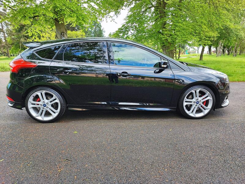 View FORD FOCUS 2.0T EcoBoost ST-3 Euro 6 (s/s) 5dr