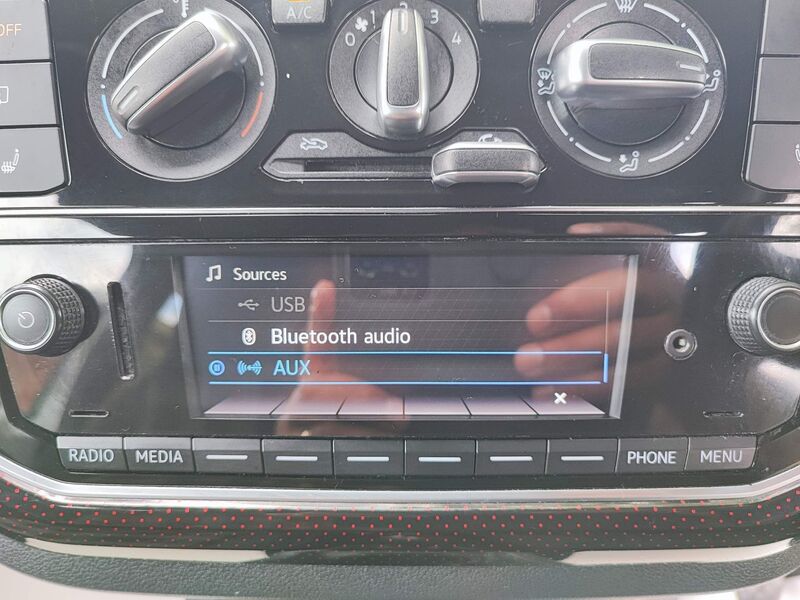 VOLKSWAGEN UP