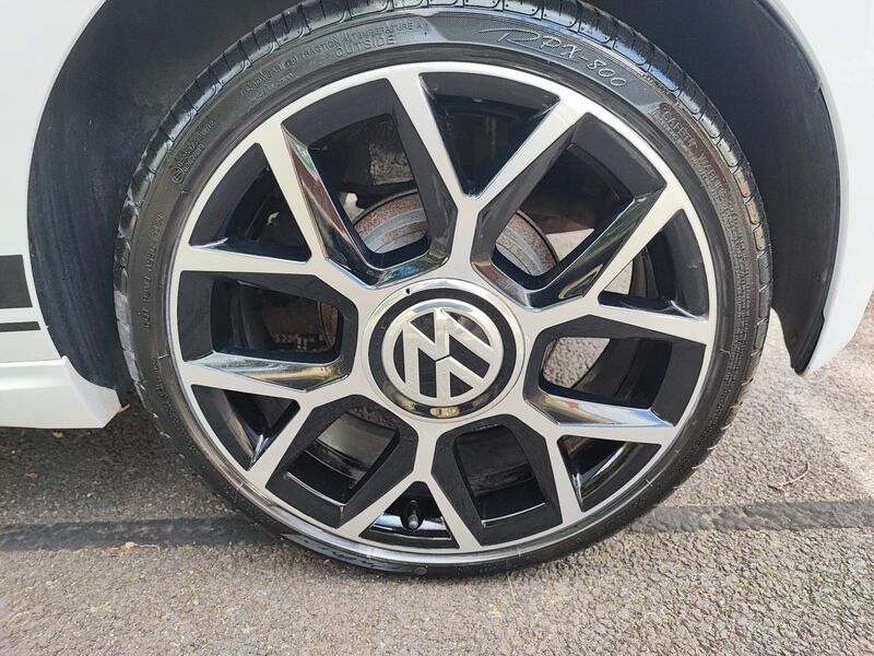 VOLKSWAGEN UP