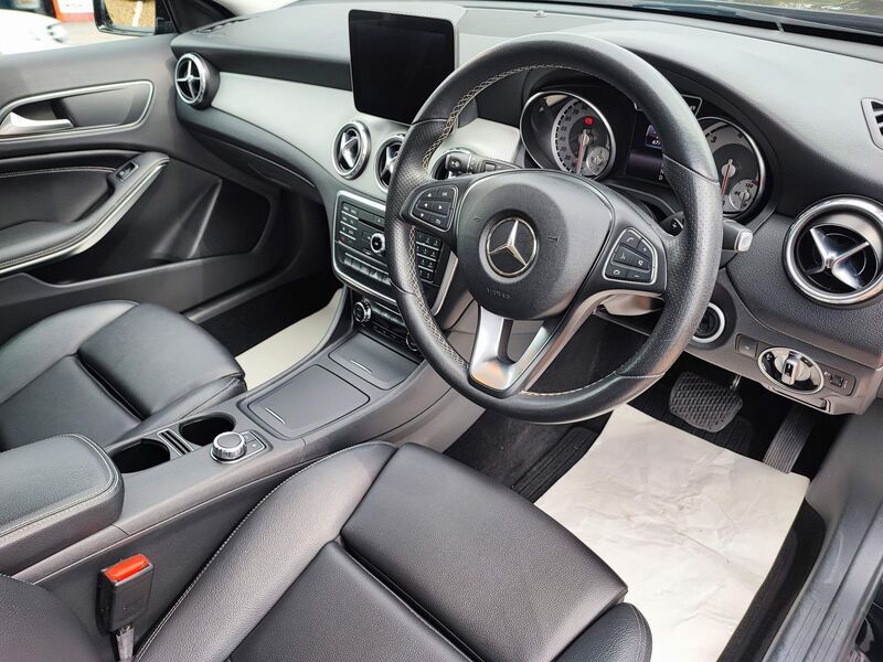 View MERCEDES-BENZ GLA CLASS 2.1 GLA200d Sport 7G-DCT Euro 6 (s/s) 5dr