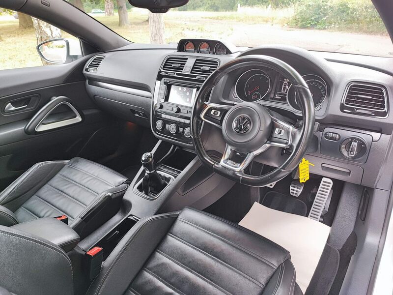 View VOLKSWAGEN SCIROCCO 2.0 TDI BlueMotion Tech R-Line Euro 6 (s/s) 3dr