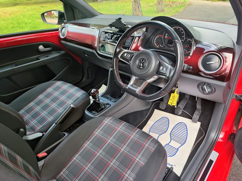 VOLKSWAGEN UP
