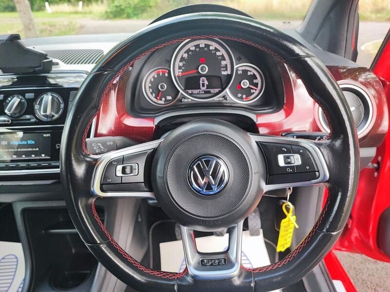 VOLKSWAGEN UP