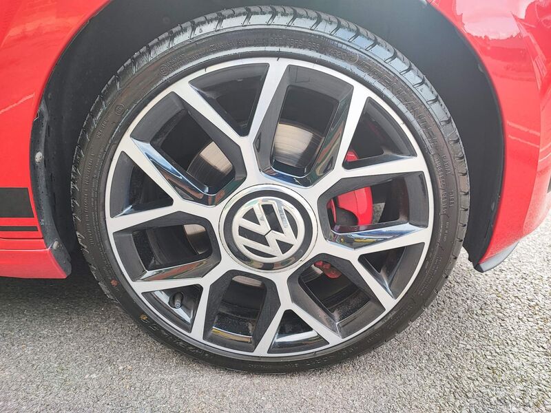 VOLKSWAGEN UP