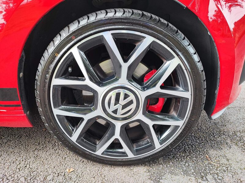 VOLKSWAGEN UP