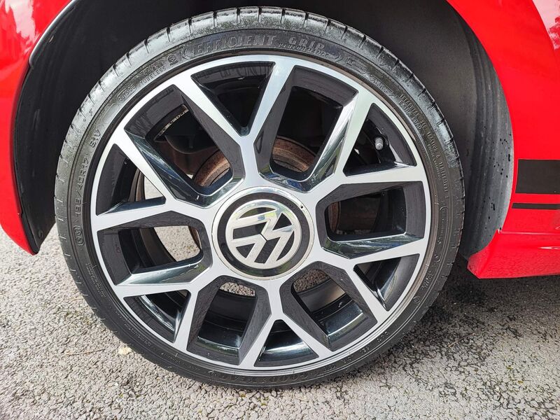 VOLKSWAGEN UP