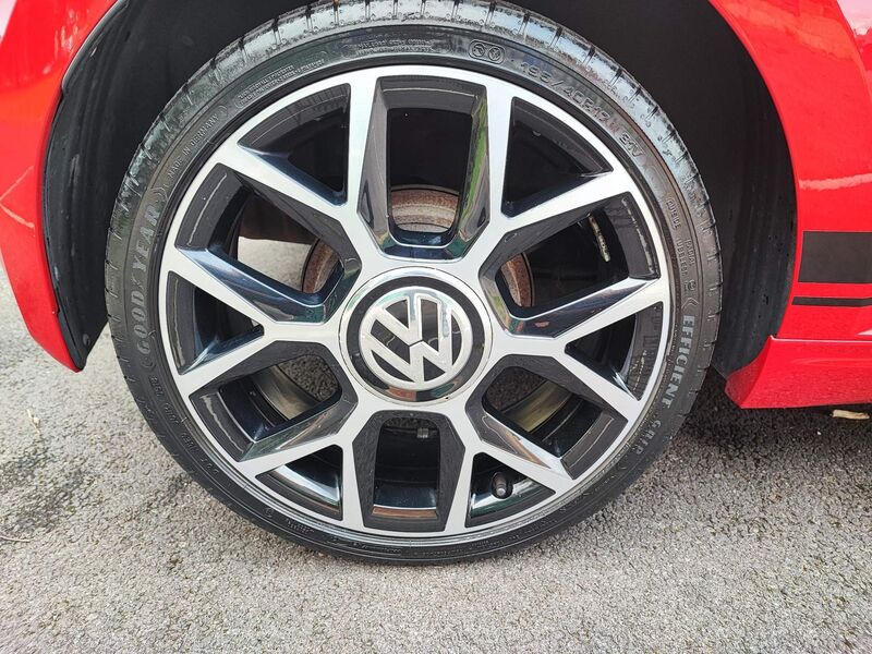 VOLKSWAGEN UP