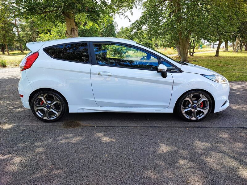 View FORD FIESTA 1.6T EcoBoost ST-2 Euro 5 3dr