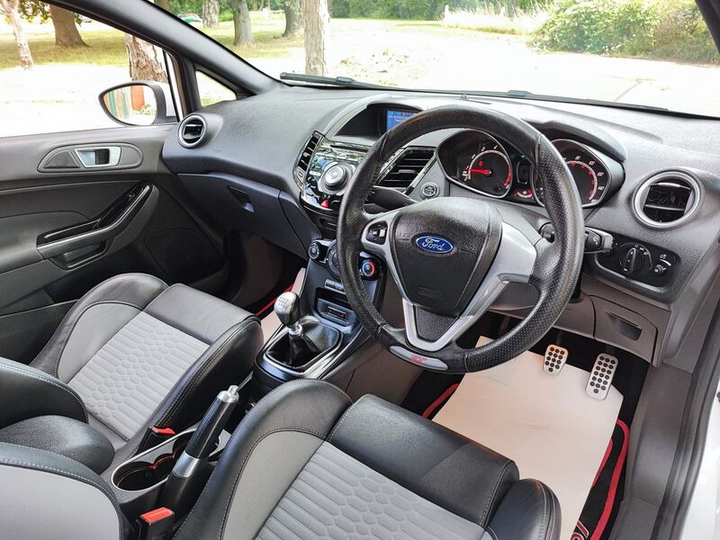 View FORD FIESTA 1.6T EcoBoost ST-2 Euro 5 3dr