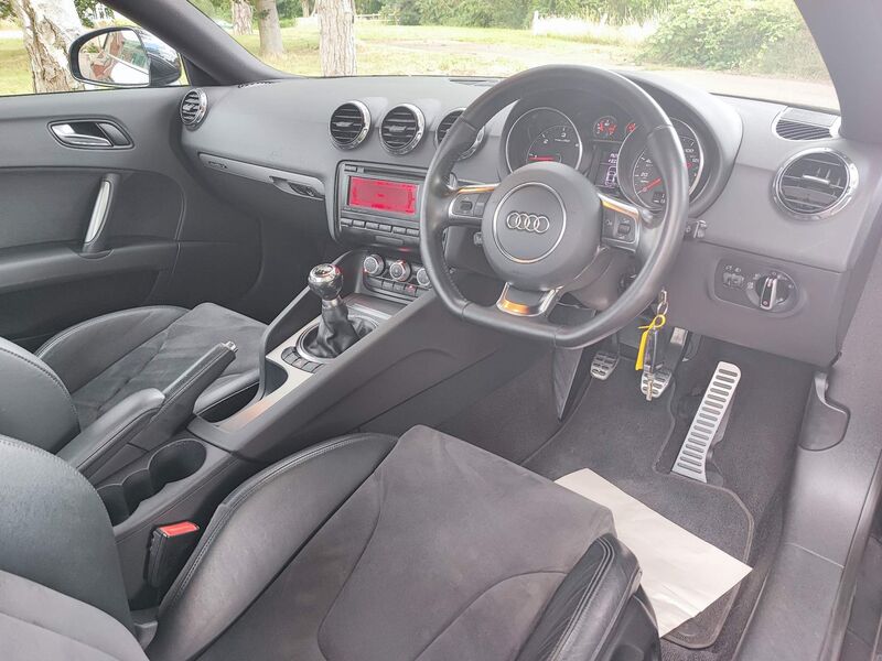 View AUDI TT 2.0 TDI Sport quattro Euro 5 3dr