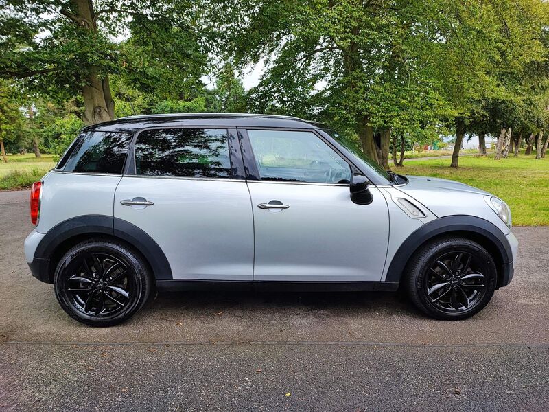 View MINI COUNTRYMAN 1.6 Cooper Euro 5 (s/s) 5dr