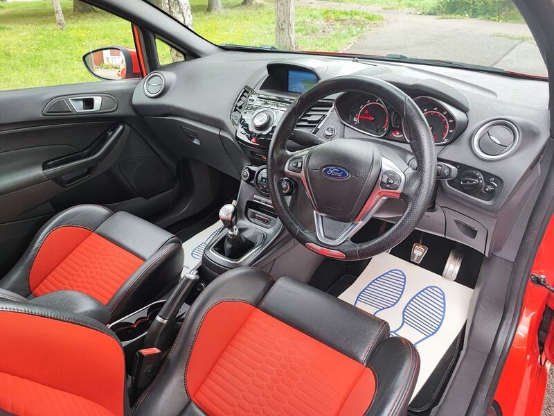 View FORD FIESTA 1.6T EcoBoost ST-3 Euro 6 3dr