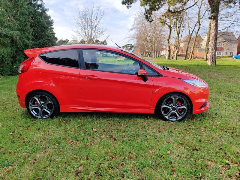 View FORD FIESTA 1.6T EcoBoost ST-3 Euro 6 3dr